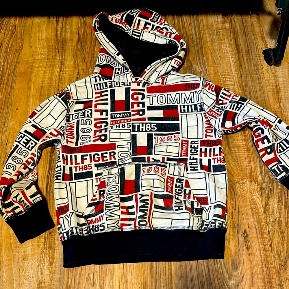 💥Tommy Hilfiger Graphic Hoodie